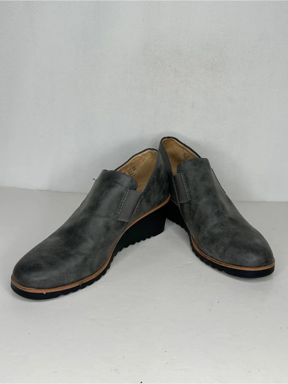 Life‎ Stride Zora Grey Slip-On Wedge Loafers Elastic Goring Comfort Sz 8.5